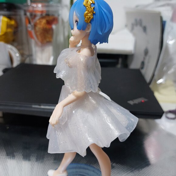 Super Pretty Cute Anime Girl In a Pretty Princess Dress in Gold Toned Gold Heels - Picture 7 of 13